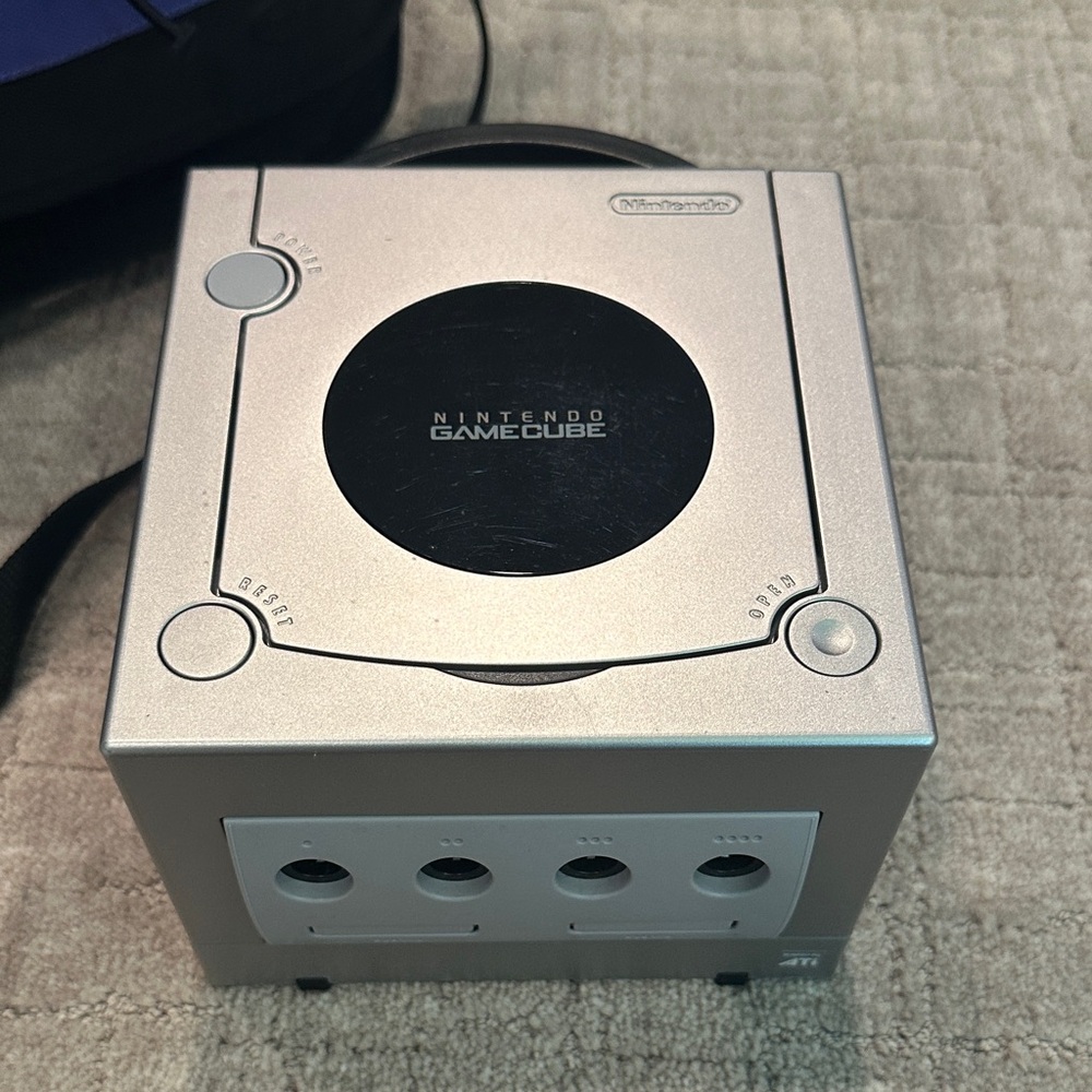 Nintendo GameCube in Metallic Silver